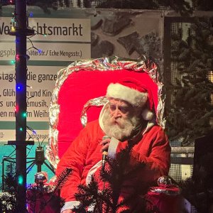 03_Weihnachtsmann liest