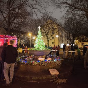 12_geschmückte Brunnen